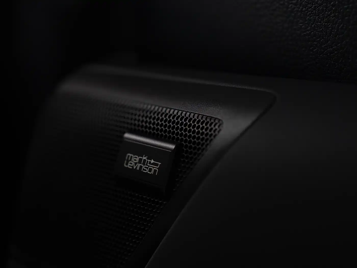 Lexus LM 2020 300h Seven-Seater Elegance Edition фото 10