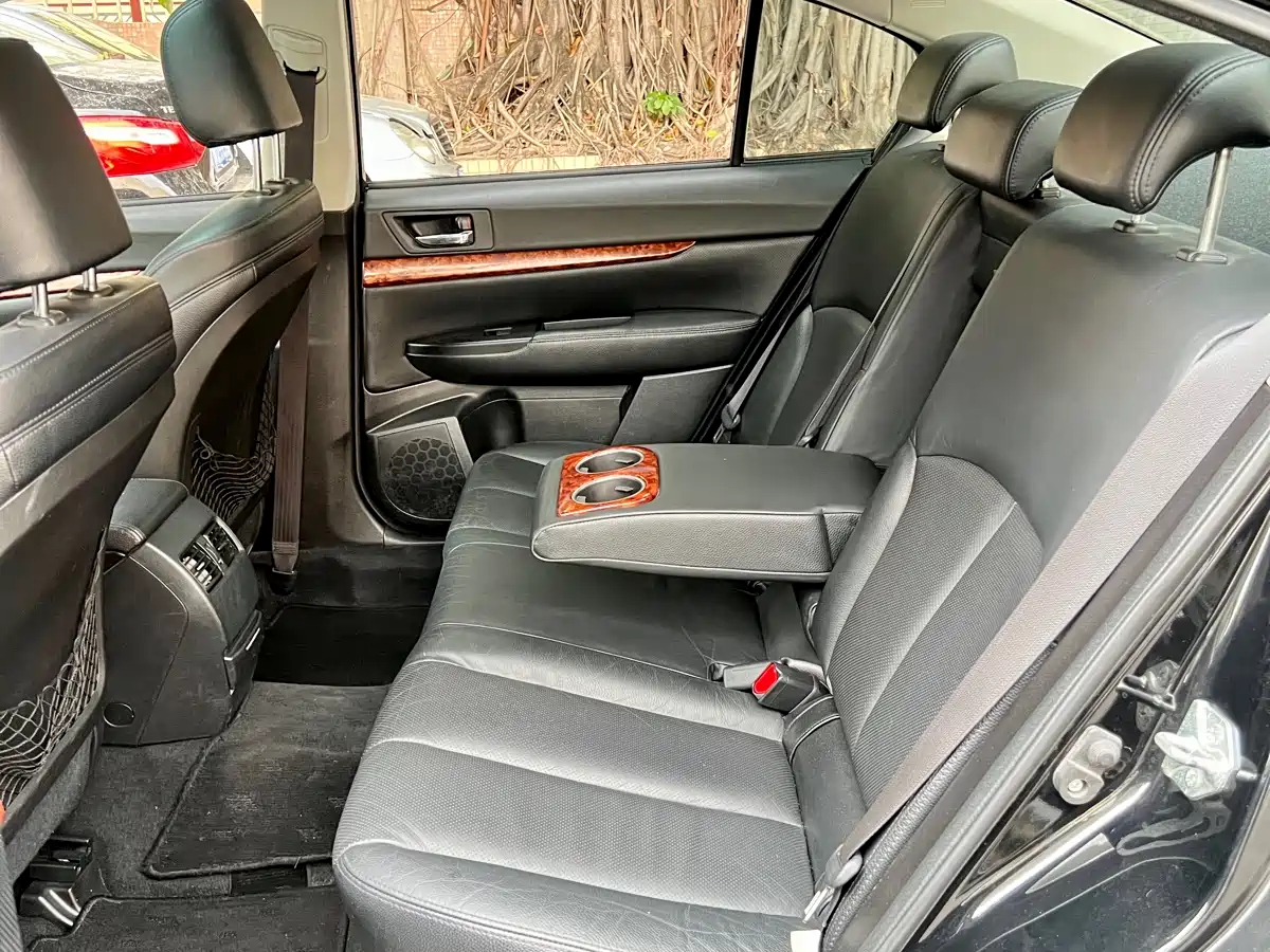 Subaru Legacy 2010 Model 2.5i Luxury Edition фото 7