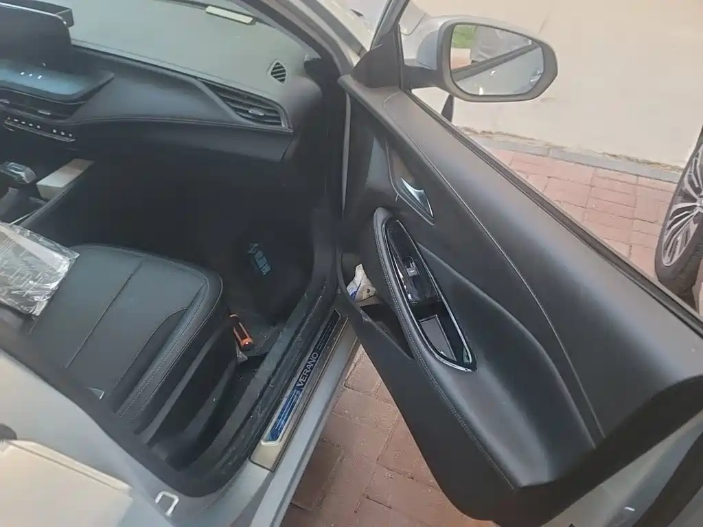 Photo 19 - Buick Verano
