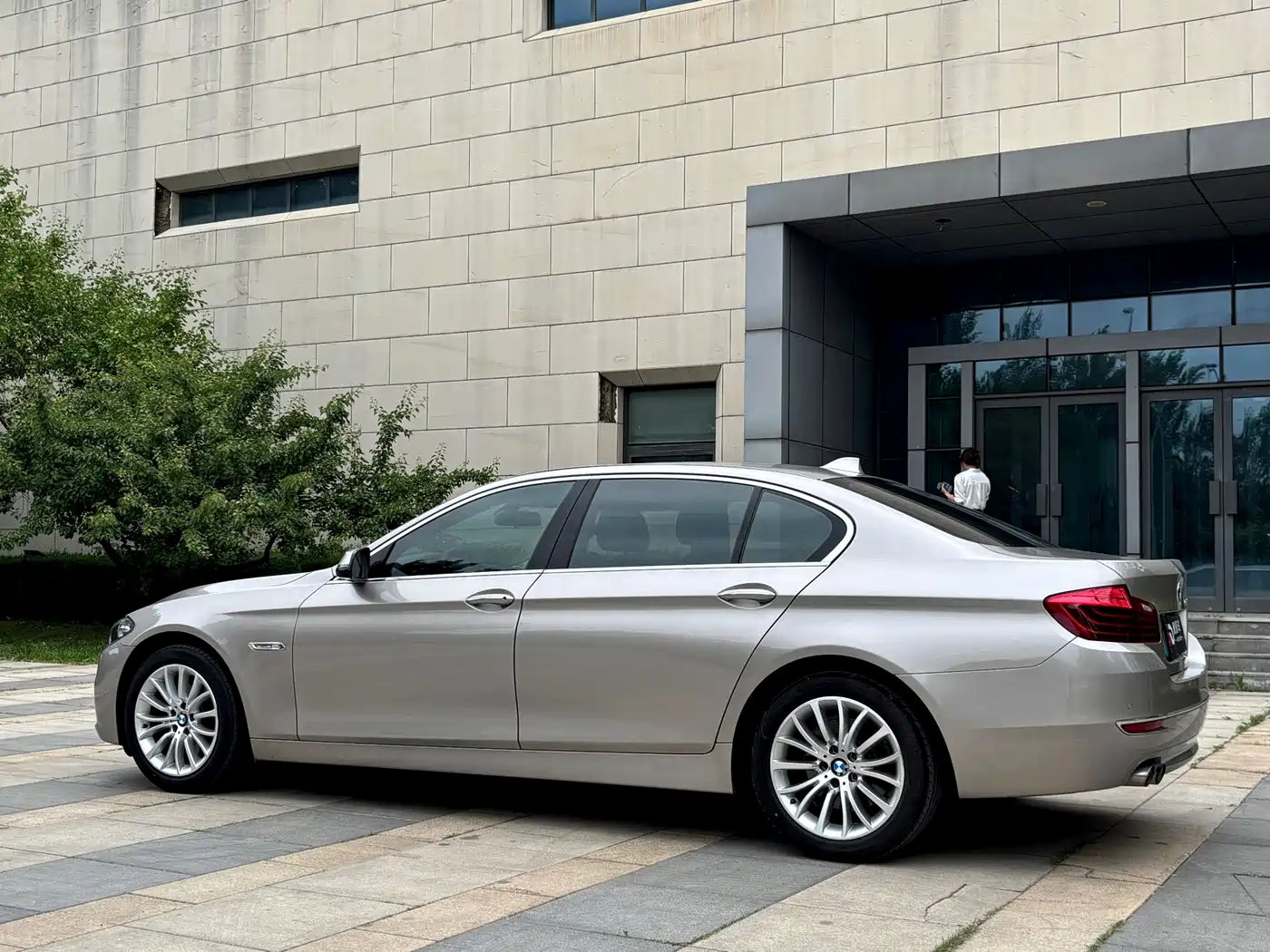 BMW 5 Series 2014 525Li Luxury Design Package фото 4