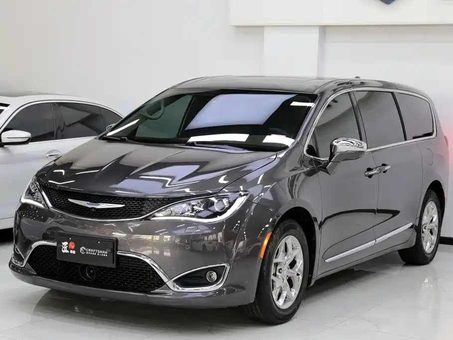 Chrysler Grand Voyager (Import) 2019 2017 3.6L Premium Edition