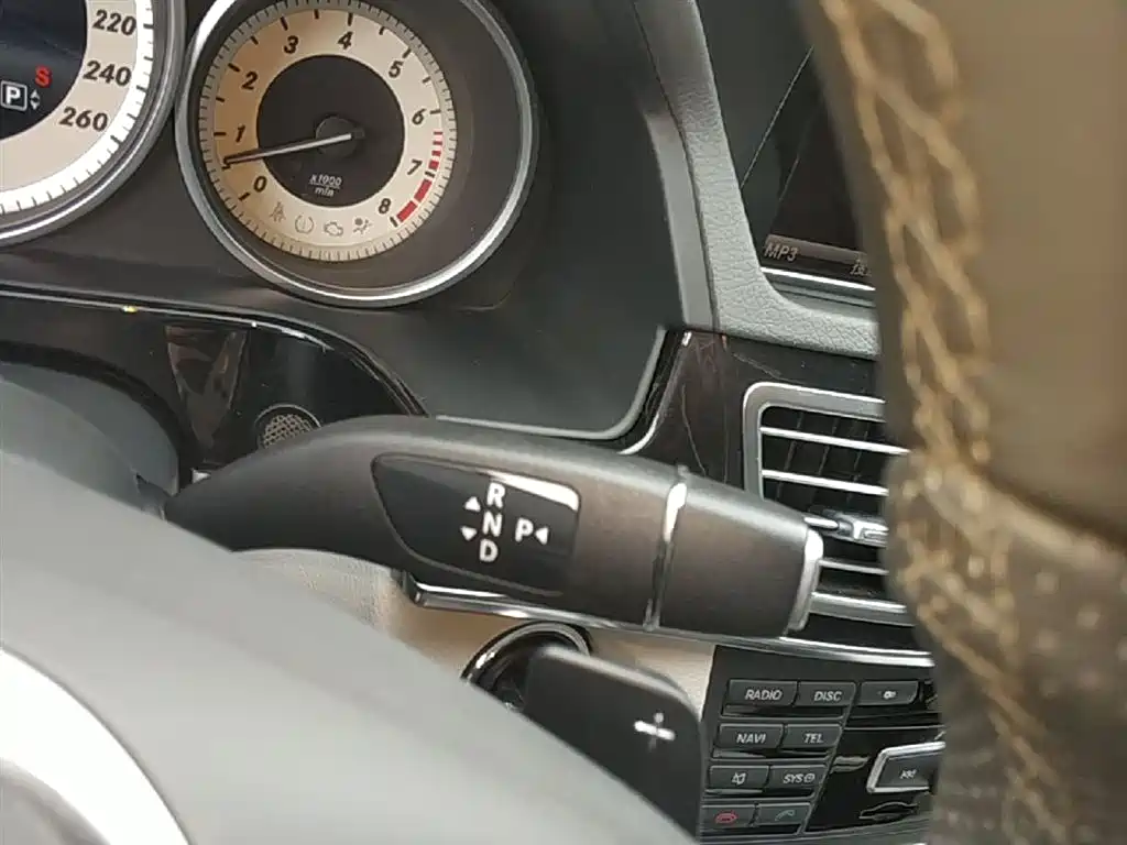 Mercedes-Benz E-Class 2014 E 300 L Sport фото 14