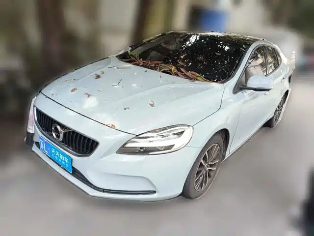 Volvo V40 2016 T3 Comfort Edition — фото 1