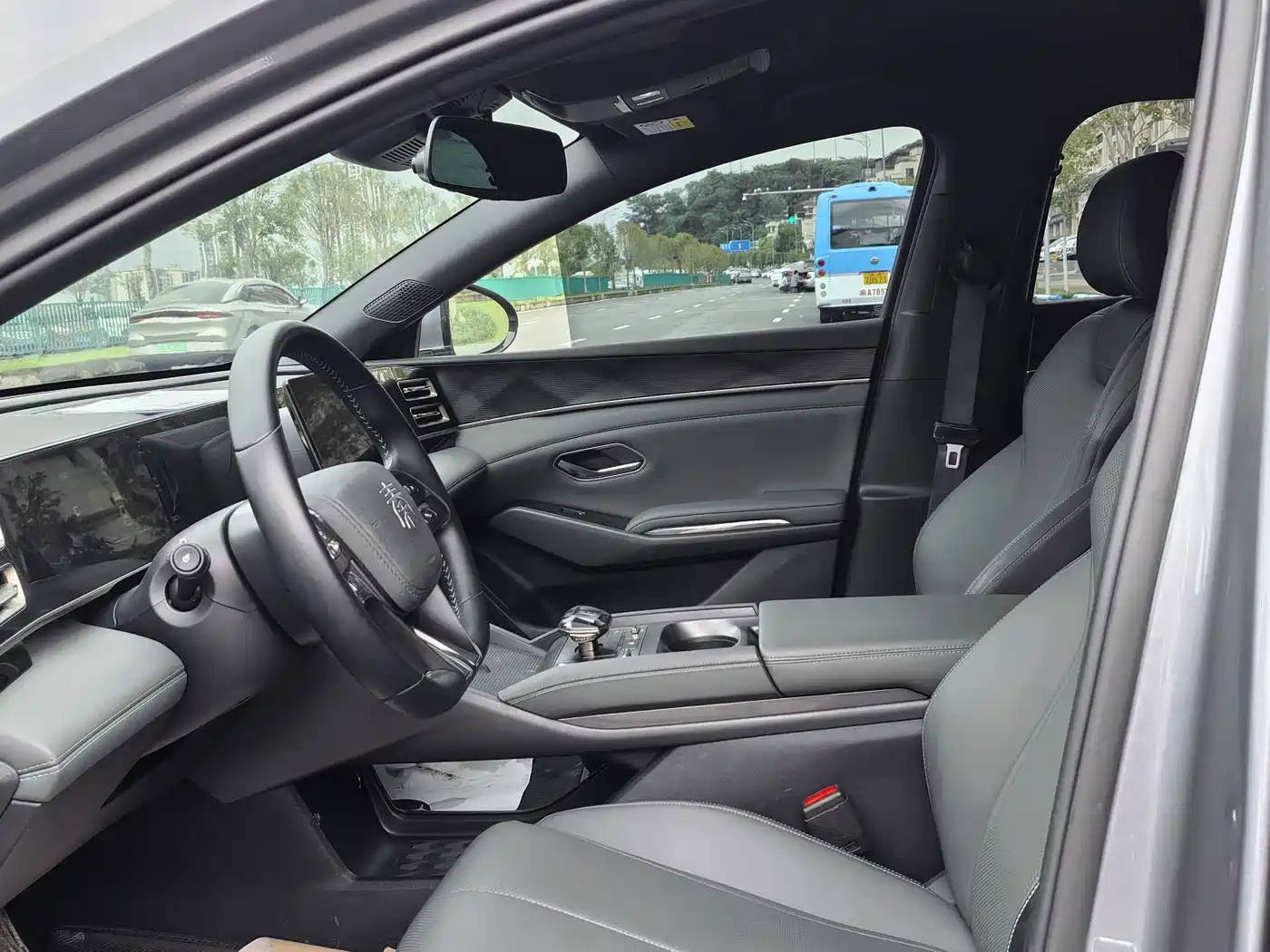 BYD Qin L 2024 DM-i 80KM Leading Edition фото 6