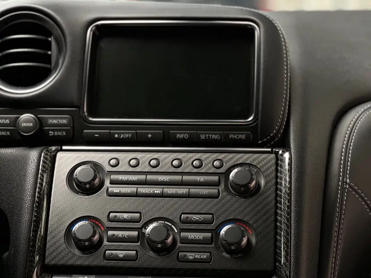 Nissan GT-R 2014 3.8T Premium Edition Black Interior фото 8
