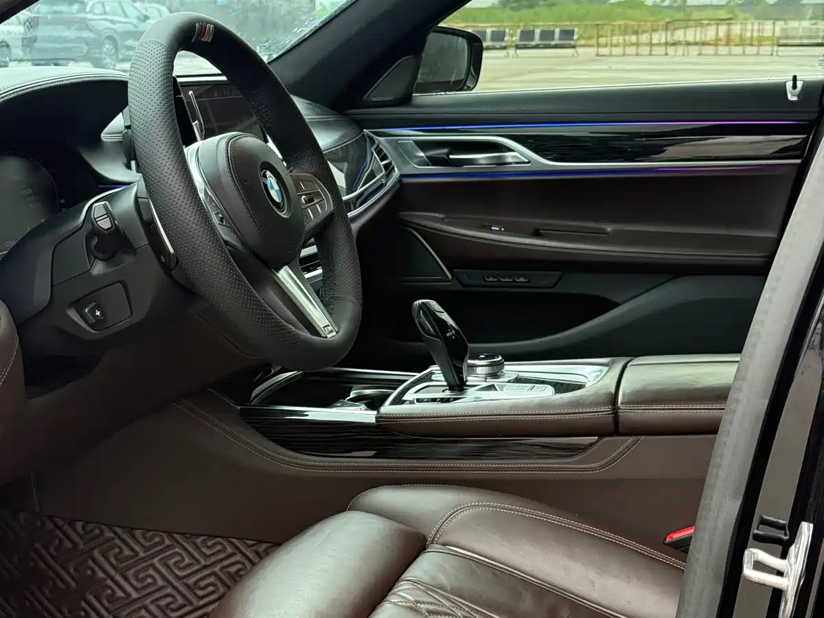 BMW 7-SERIES
