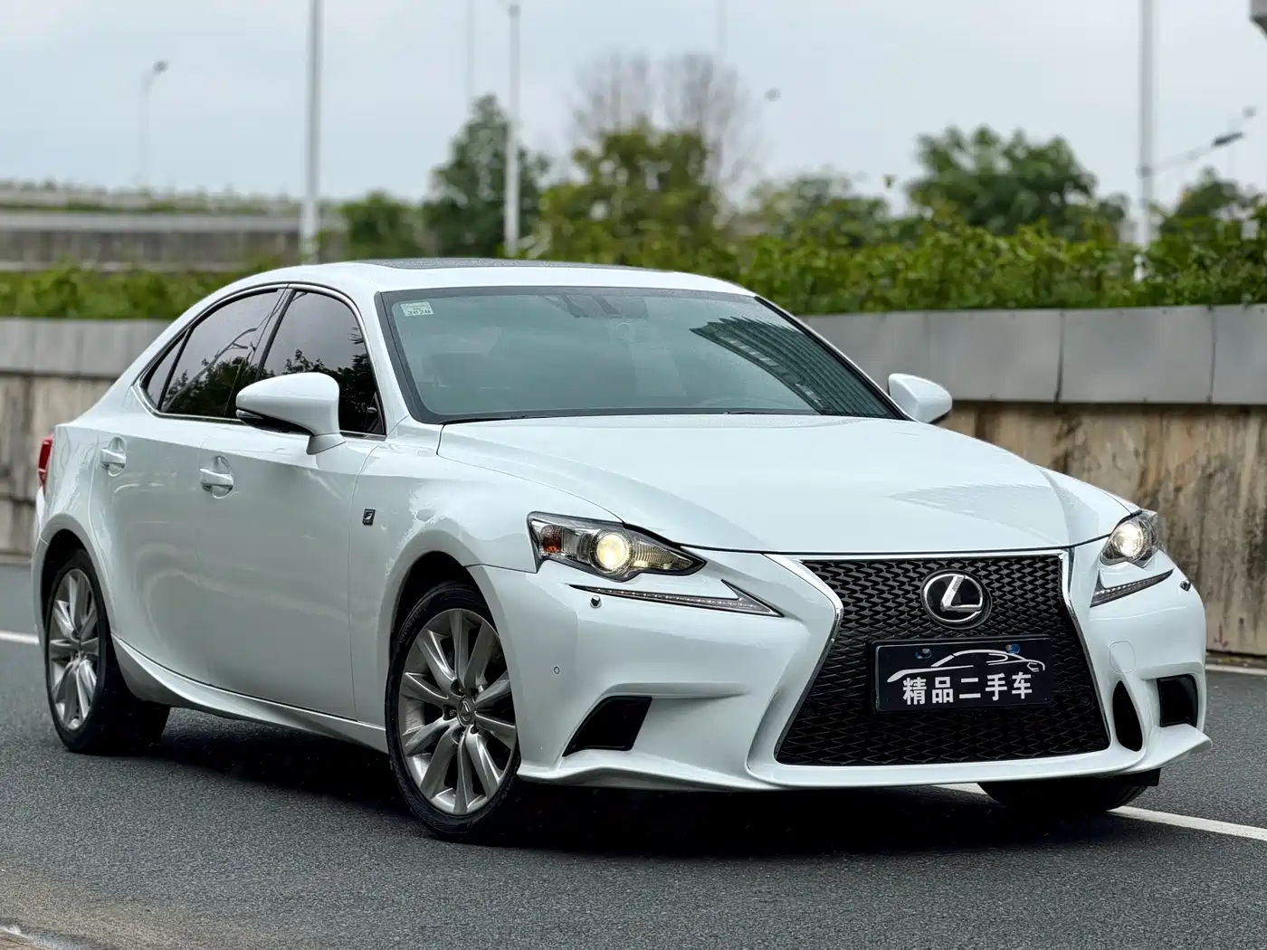 Lexus IS 2015 200t F SPORT фото 3