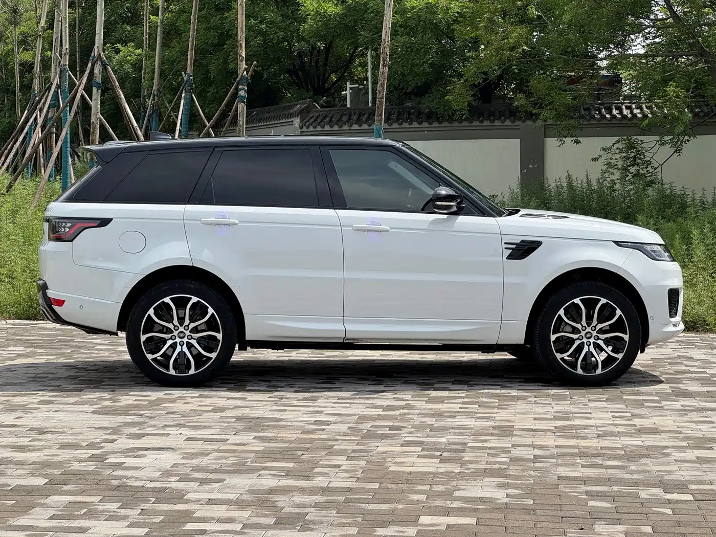 Land Rover Range Rover Sport 2021 3.0 L6 Gloss Black Edition фото 7