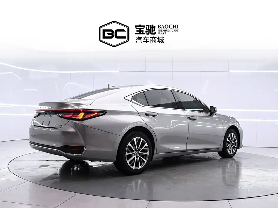 Фото 3 - Lexus ES
