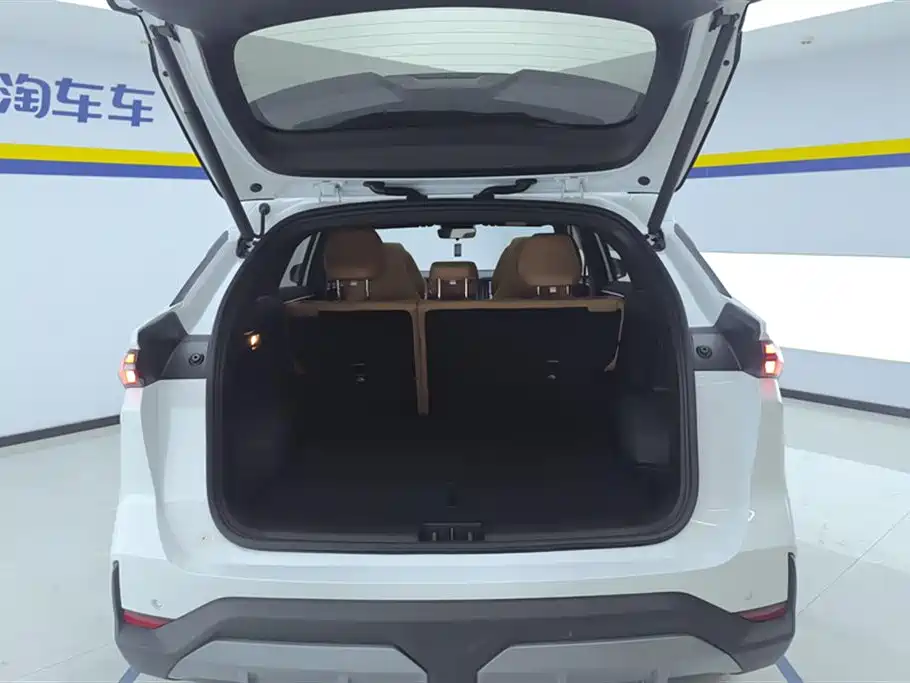 Geely Galaxy Galaxy L7 2025 EM-i 115km Explorer+ Edition фото 4