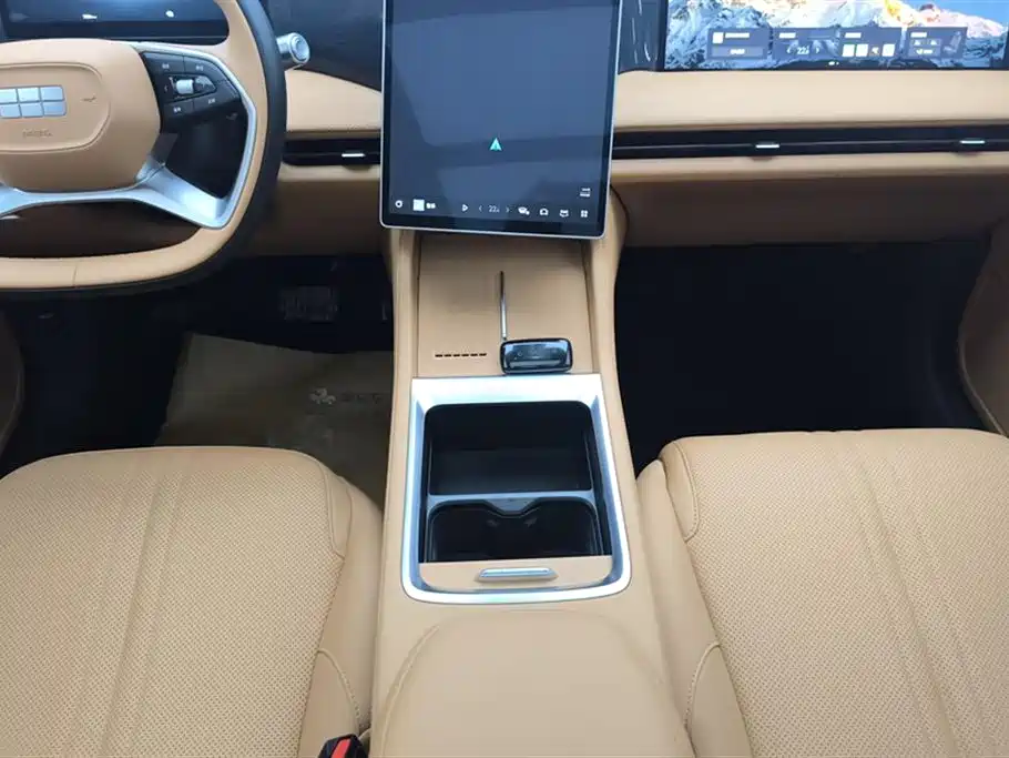 Geely Galaxy Galaxy L7 2025 EM-i 115km Explorer+ Edition фото 16