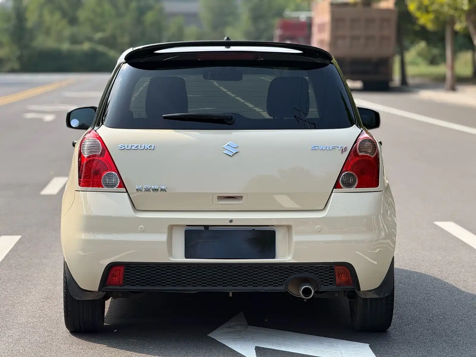 Фото 4 - Suzuki Swift
