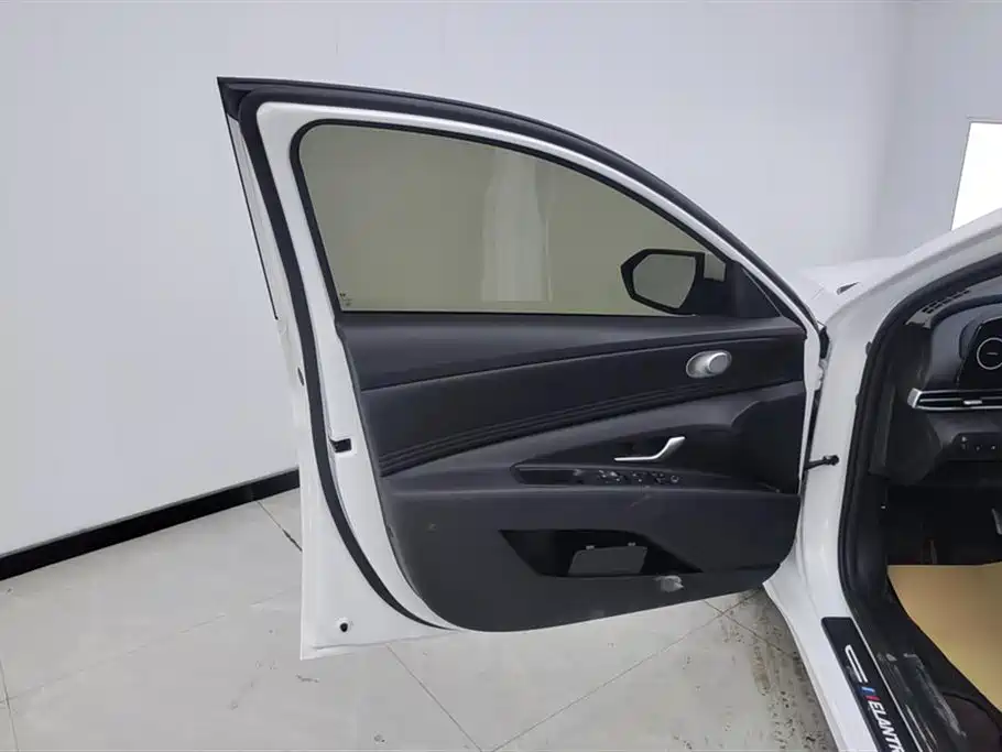 Hyundai Elantra 2023 1.5L CVT GLX Elite Edition фото 7
