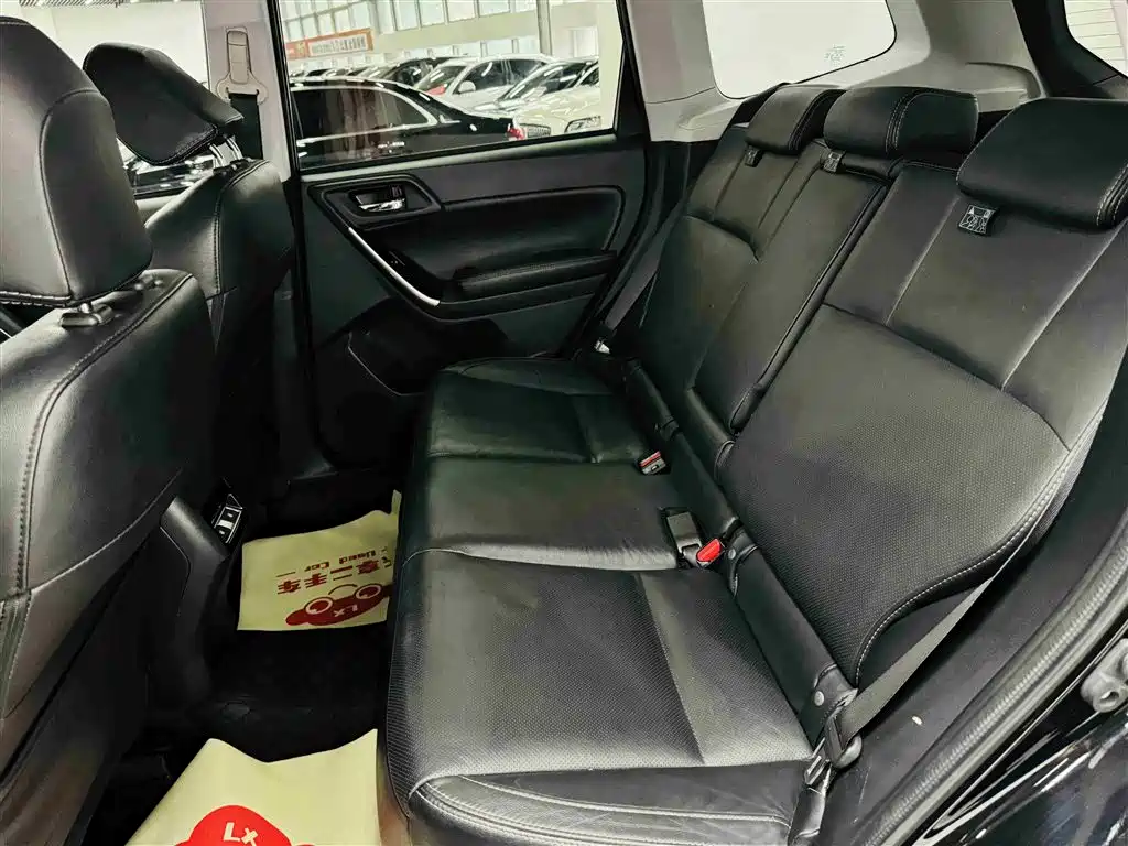 Subaru Forester 2016 2.5i Prestige Navigation Edition фото 18