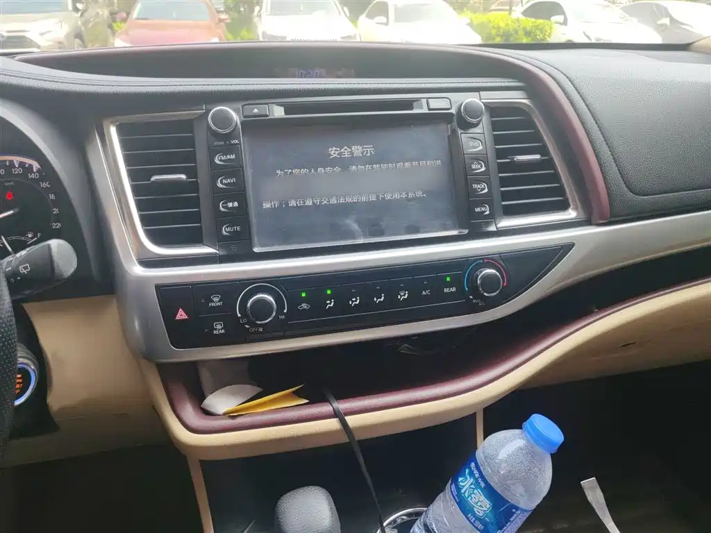 Toyota Highlander 2015 2.0T FWD Elite Edition 7-seater фото 6