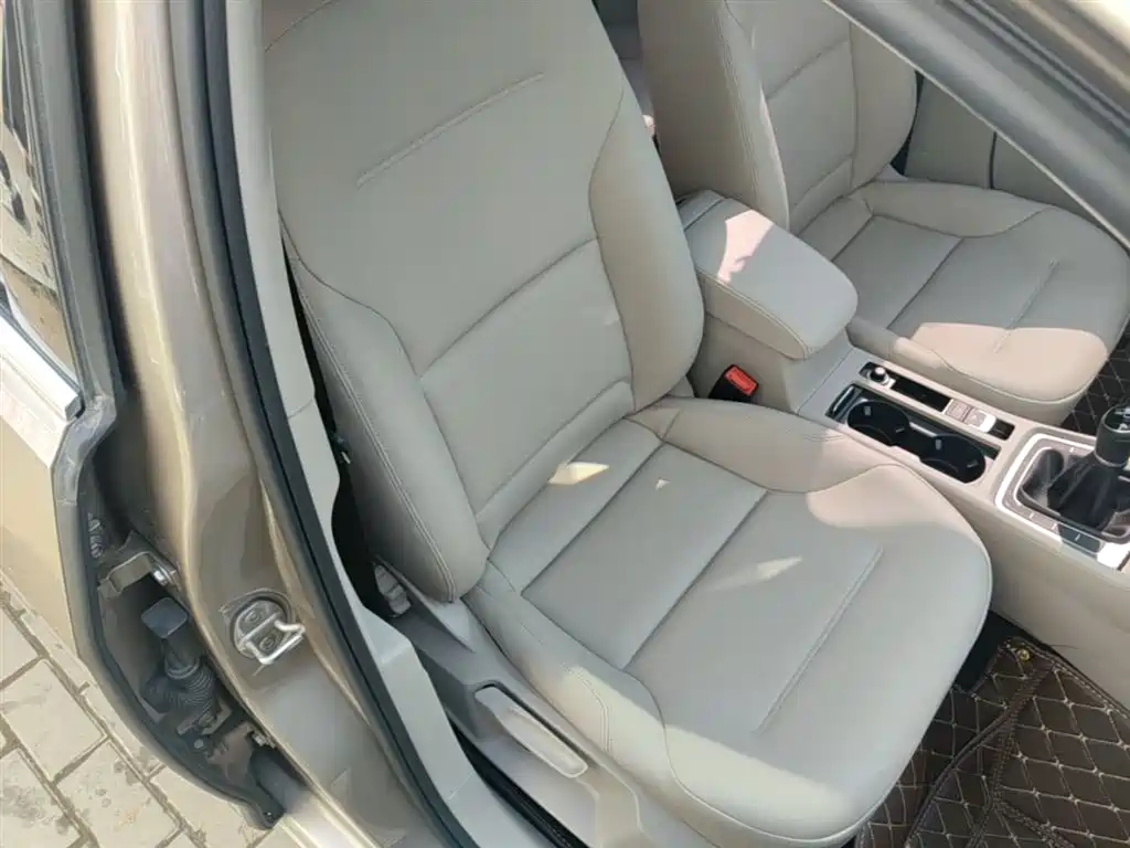 Volkswagen Golf 2016 230TSI Manual Comfort фото 25