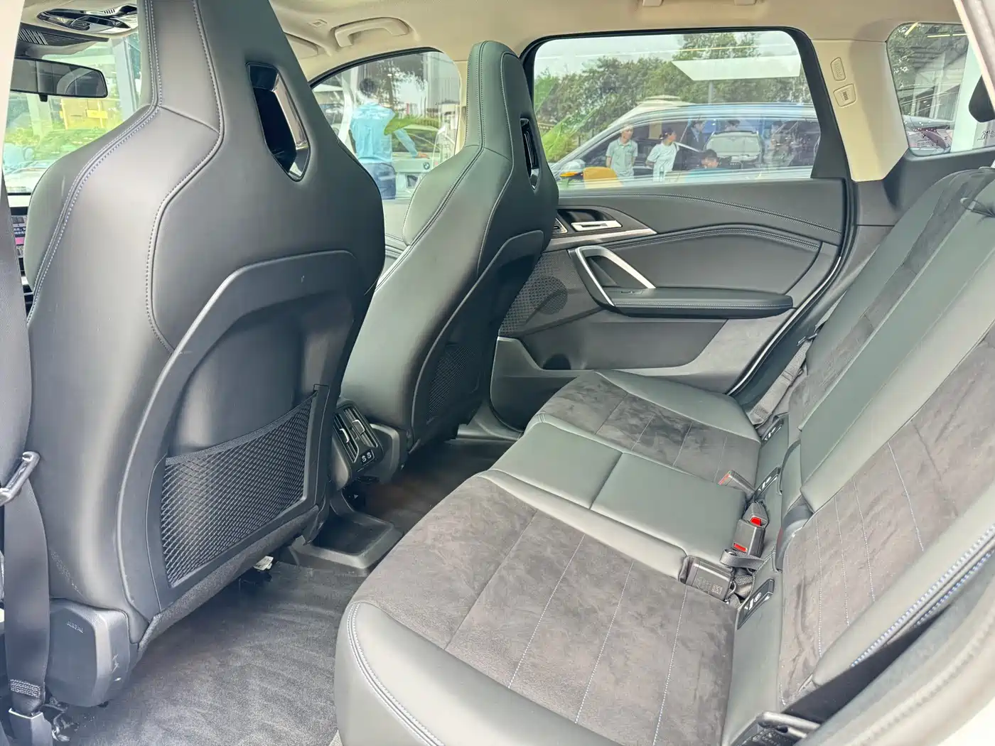 BMW iX1 2023 xDrive30L M Sport Package фото 10