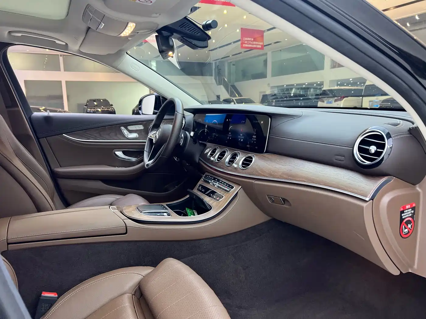 Mercedes-Benz E-Class 2023 E 260 L фото 25