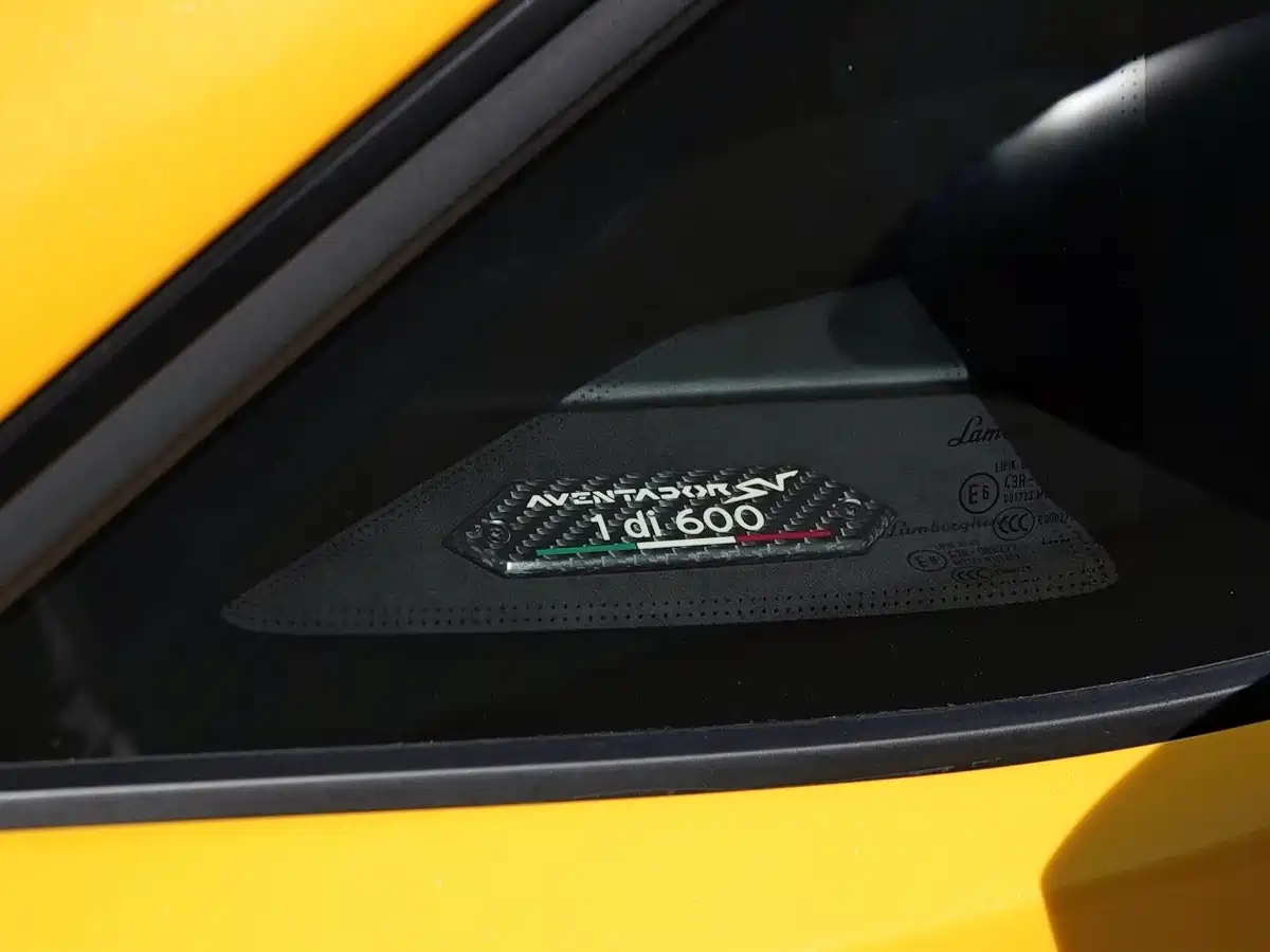LAMBORGHINI AVENTADOR
