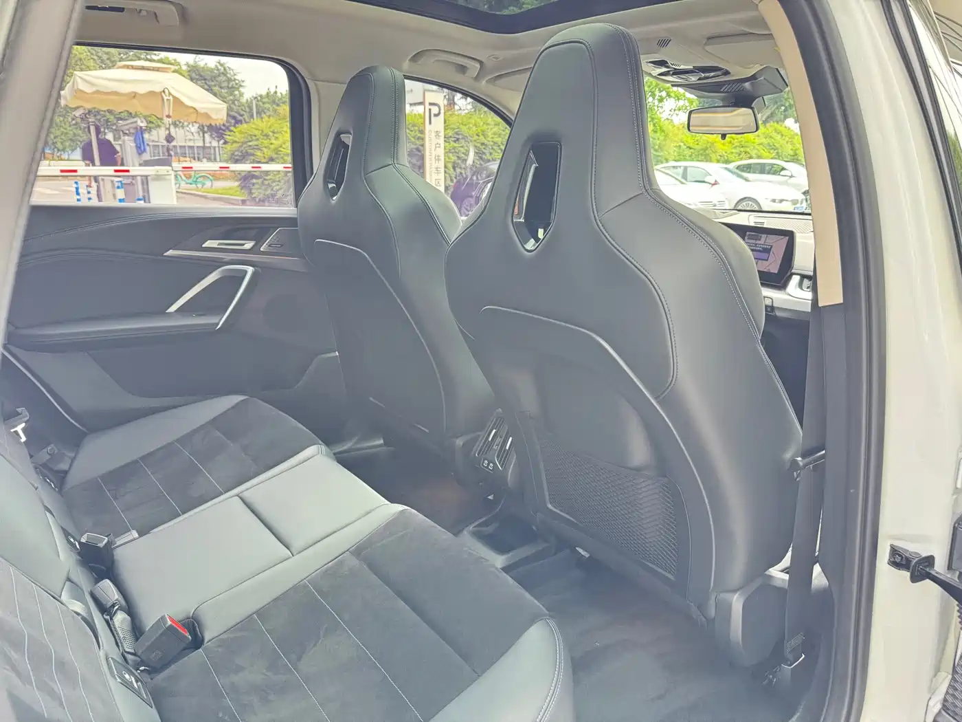 BMW iX1 2023 xDrive30L M Sport Package фото 14