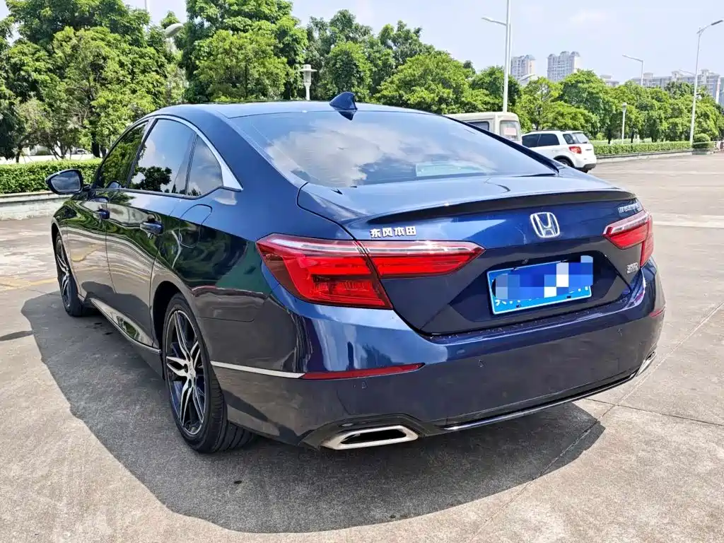 Фото 5 - Honda Inspire