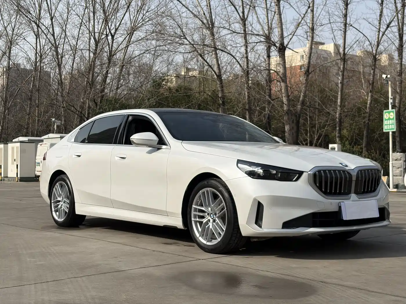 BMW 5 Series 2024 525Li Luxury Package фото 5