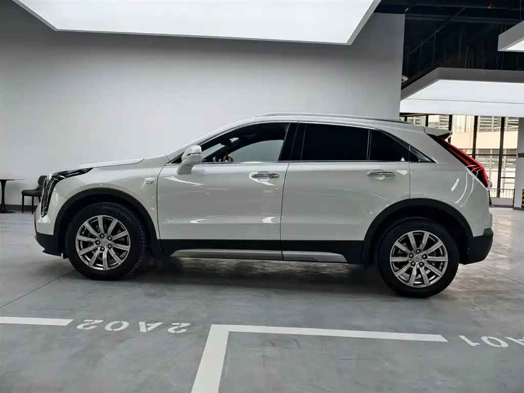 Cadillac XT4 2021 28T FWD Premium Edition фото 15