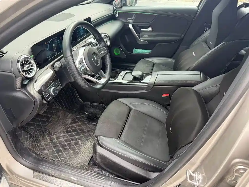 Mercedes-Benz A-Class 2019 A 180 L Sport Sedan фото 5