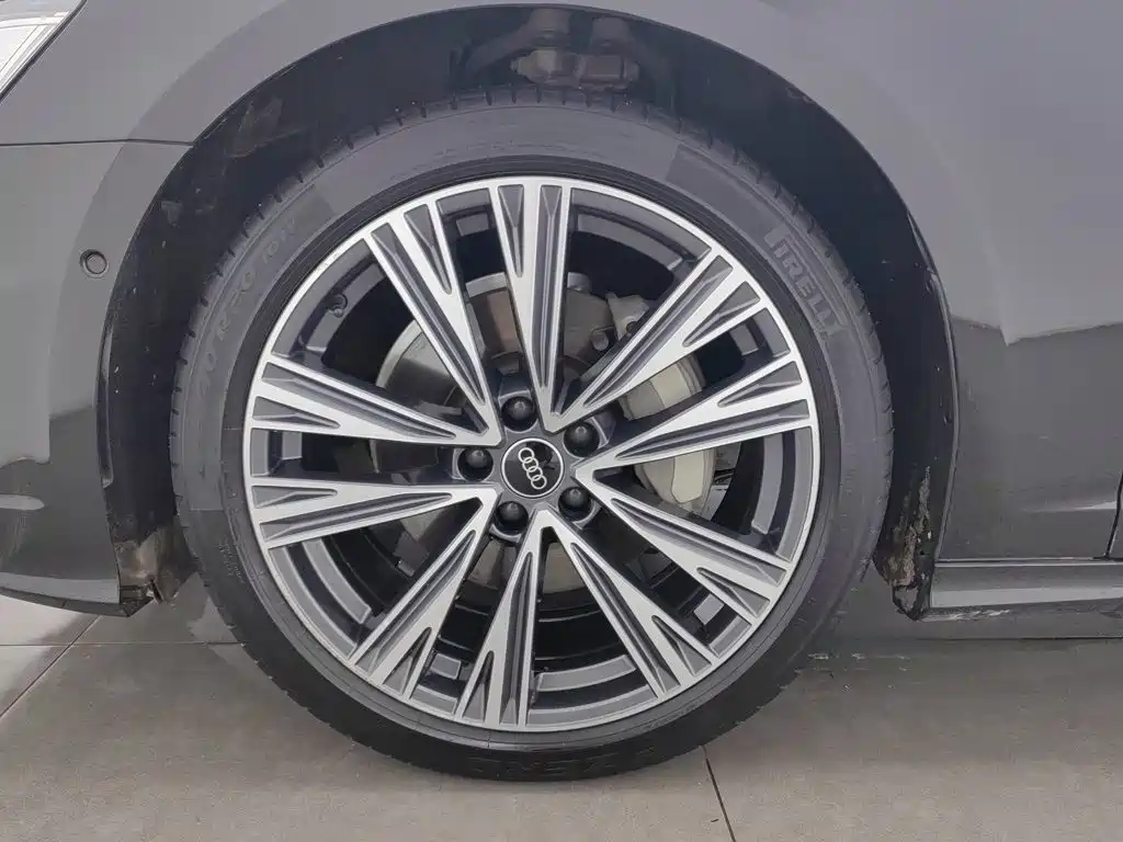 Фото 17 - Audi A6L