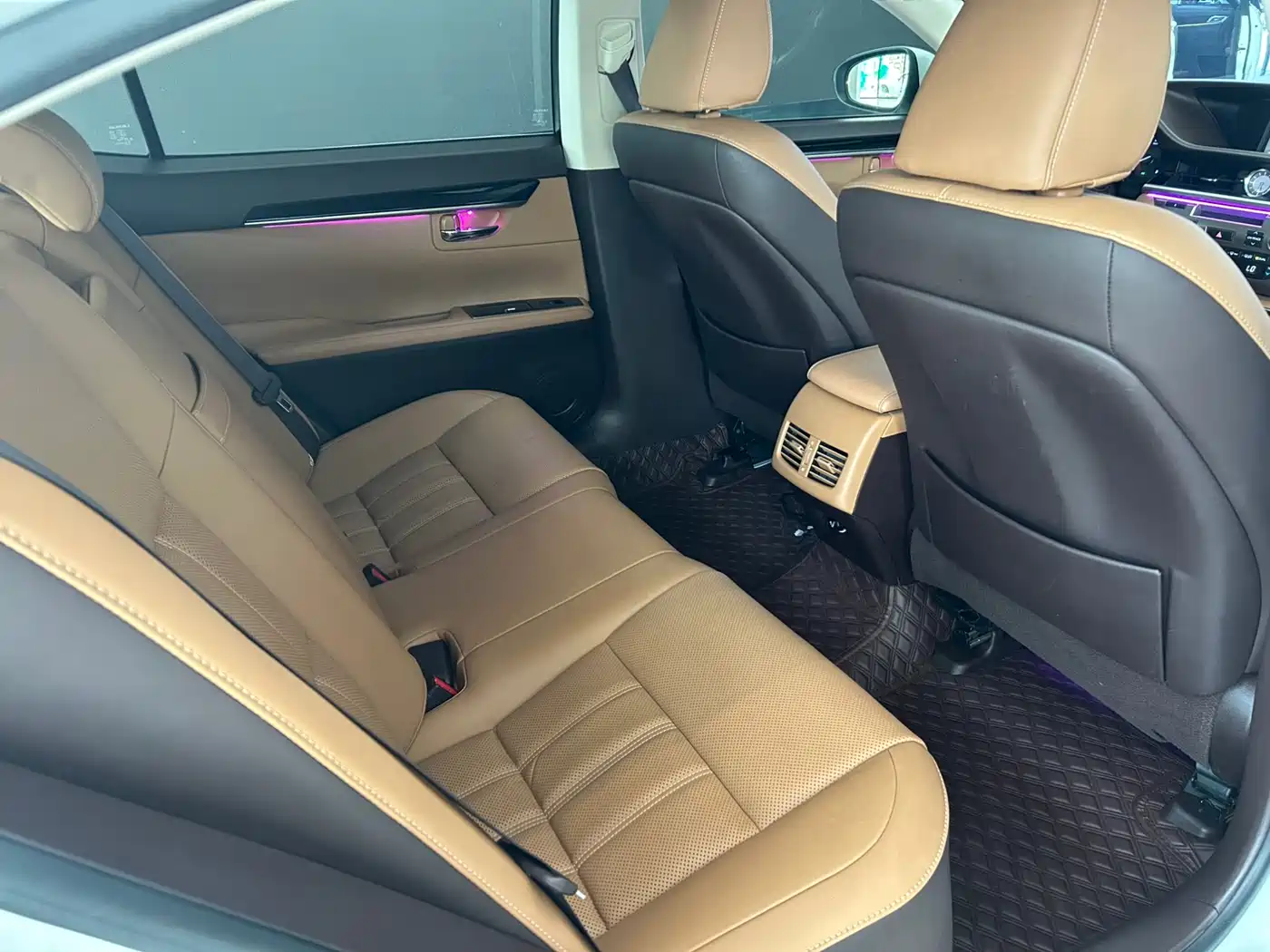 Lexus ES 2015 200 Elite Edition фото 15