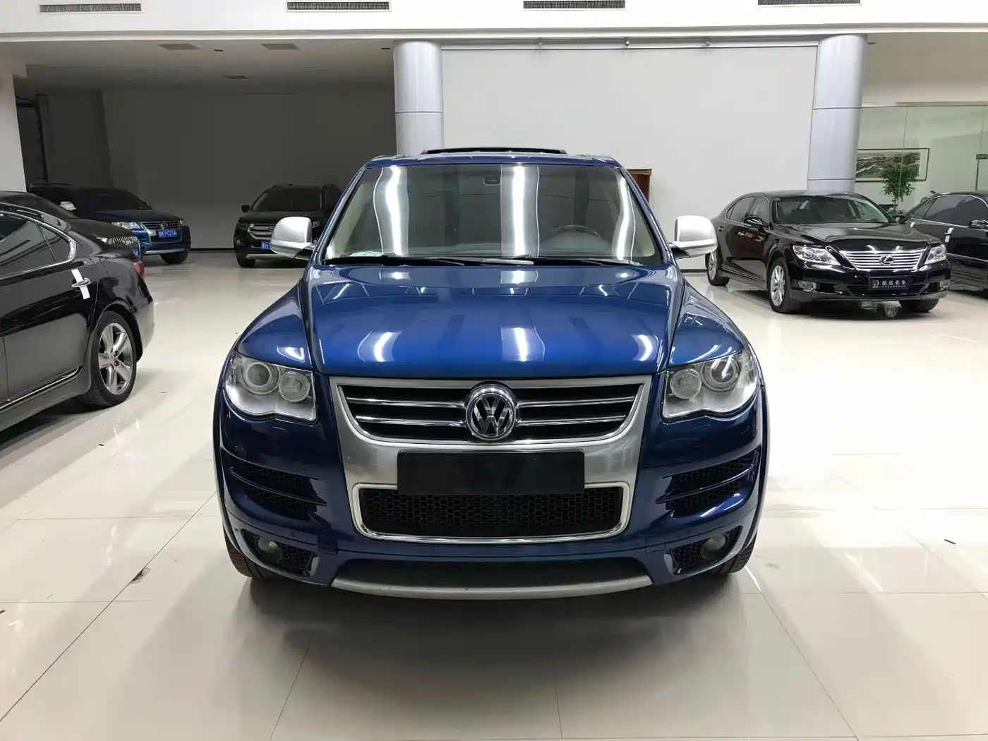 Volkswagen Touareg 2010 3.6 Limited Luxury Edition фото 2