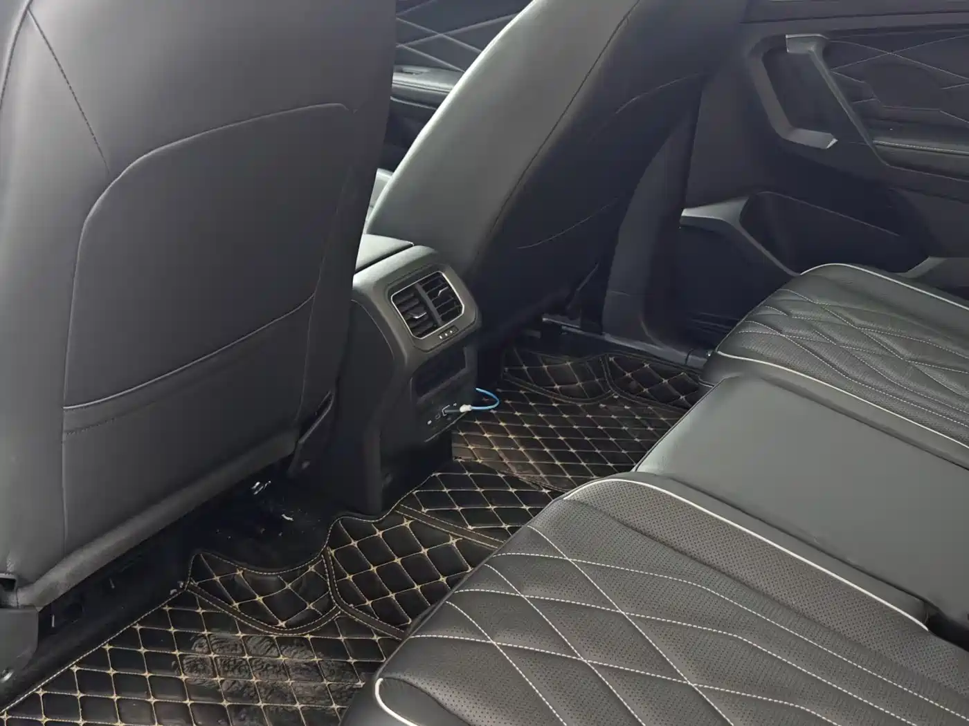 Volkswagen Tiguan L 2023 Facelift 330TSI Automatic 2WD Comfort Edition фото 5