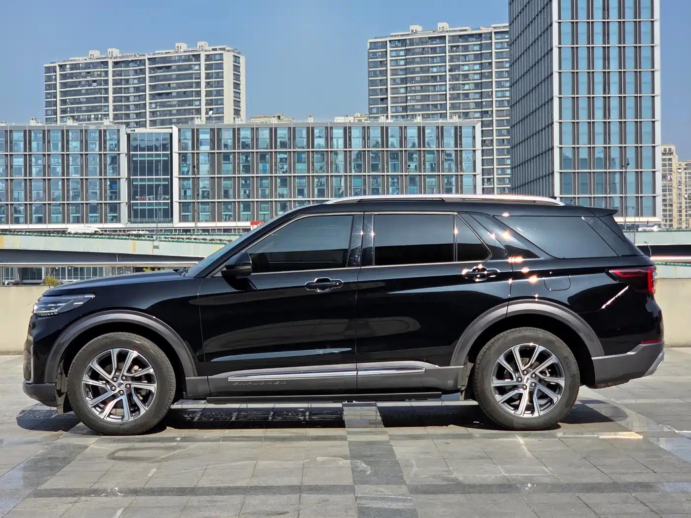 FORD EXPLORER