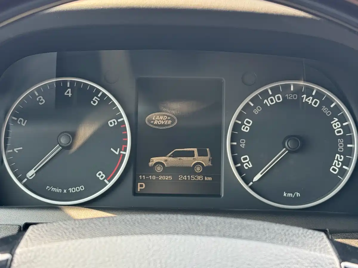 Land Rover Discovery 2014 3.0 SC V6 XXV Edition фото 16