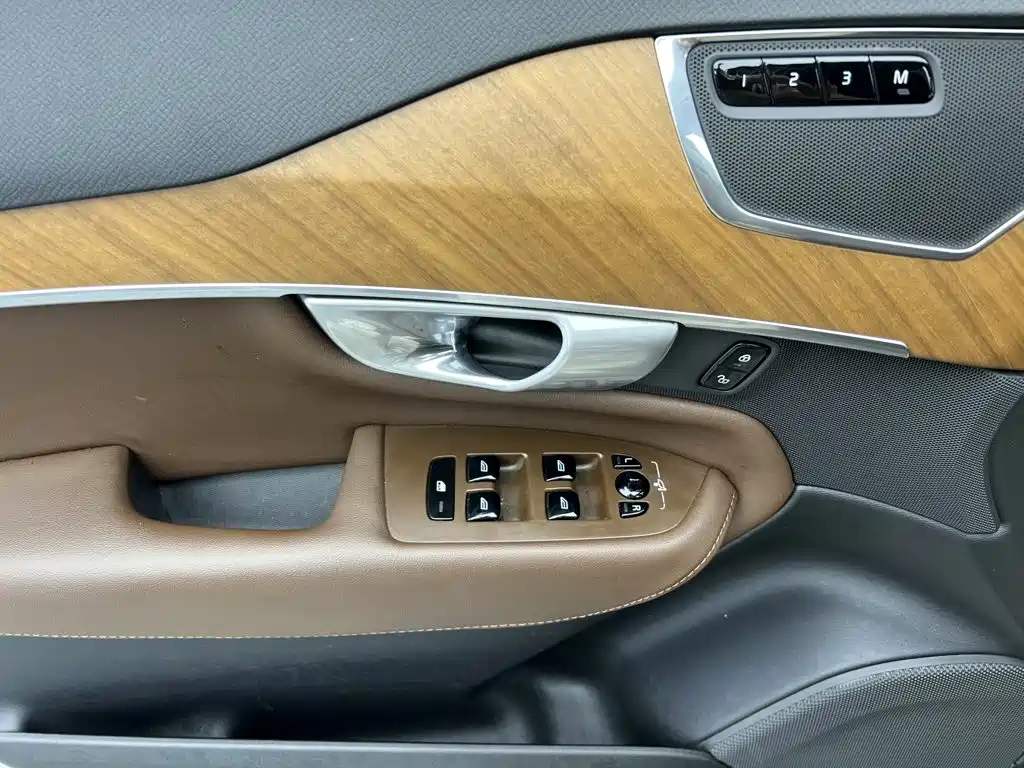 Volvo XC90 2023 2022 B6 Smart Elite Luxury 7-Seater