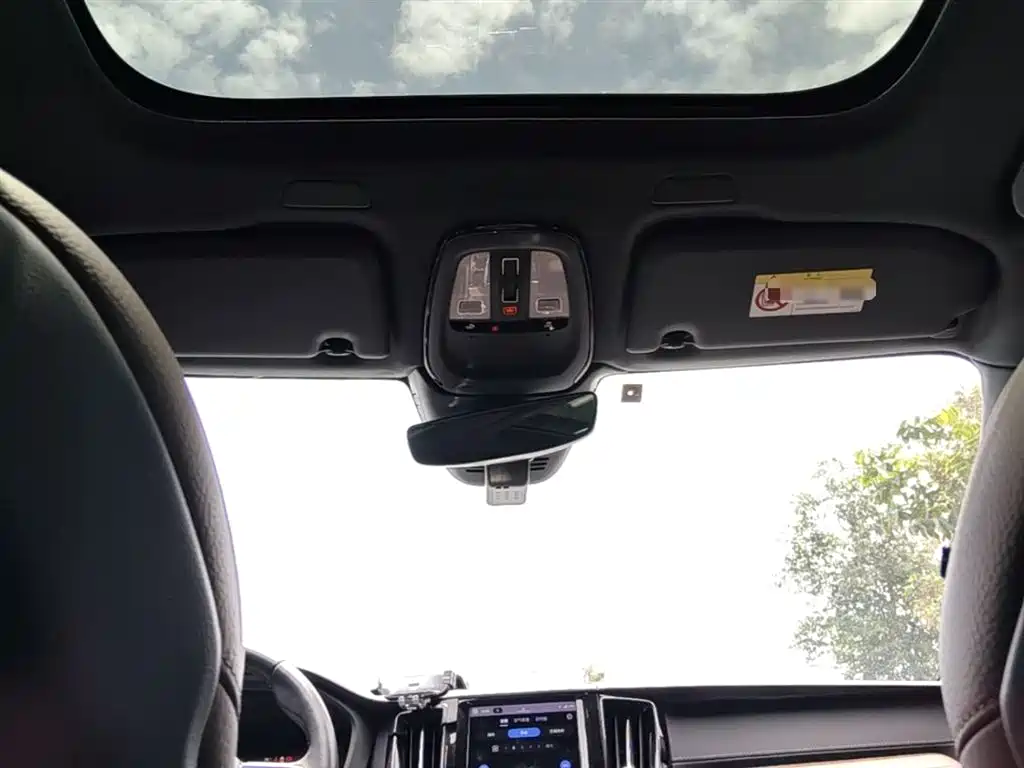 VOLVO XC60 PLUG-IN HYBRID