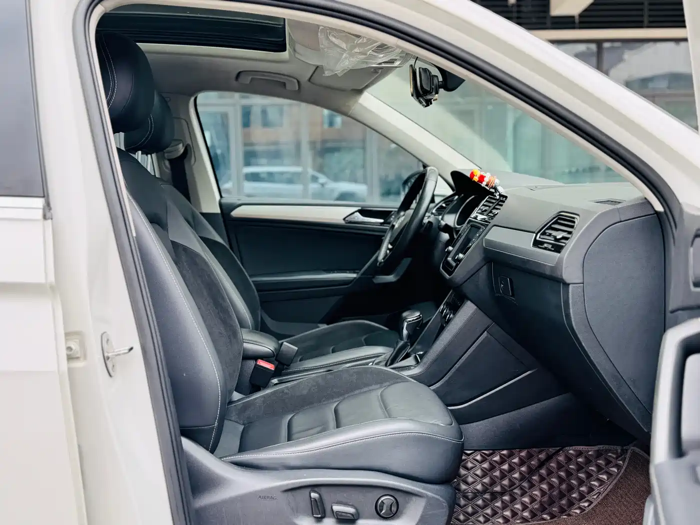 Volkswagen Tiguan L 2017 330TSI Automatic 2WD Luxury Edition фото 13