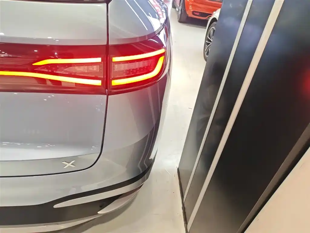 Volkswagen ID.4 X 2022 Pure Long Range Edition фото 8