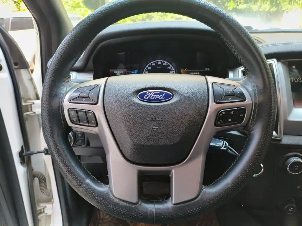 Ford Everest 2018 2017 2.0T Gasoline Automatic 4WD Luxury Edition 5-Seater