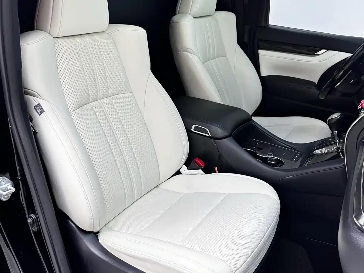 Lexus LM 2020 300h 4-Seat Imperial Edition фото 12