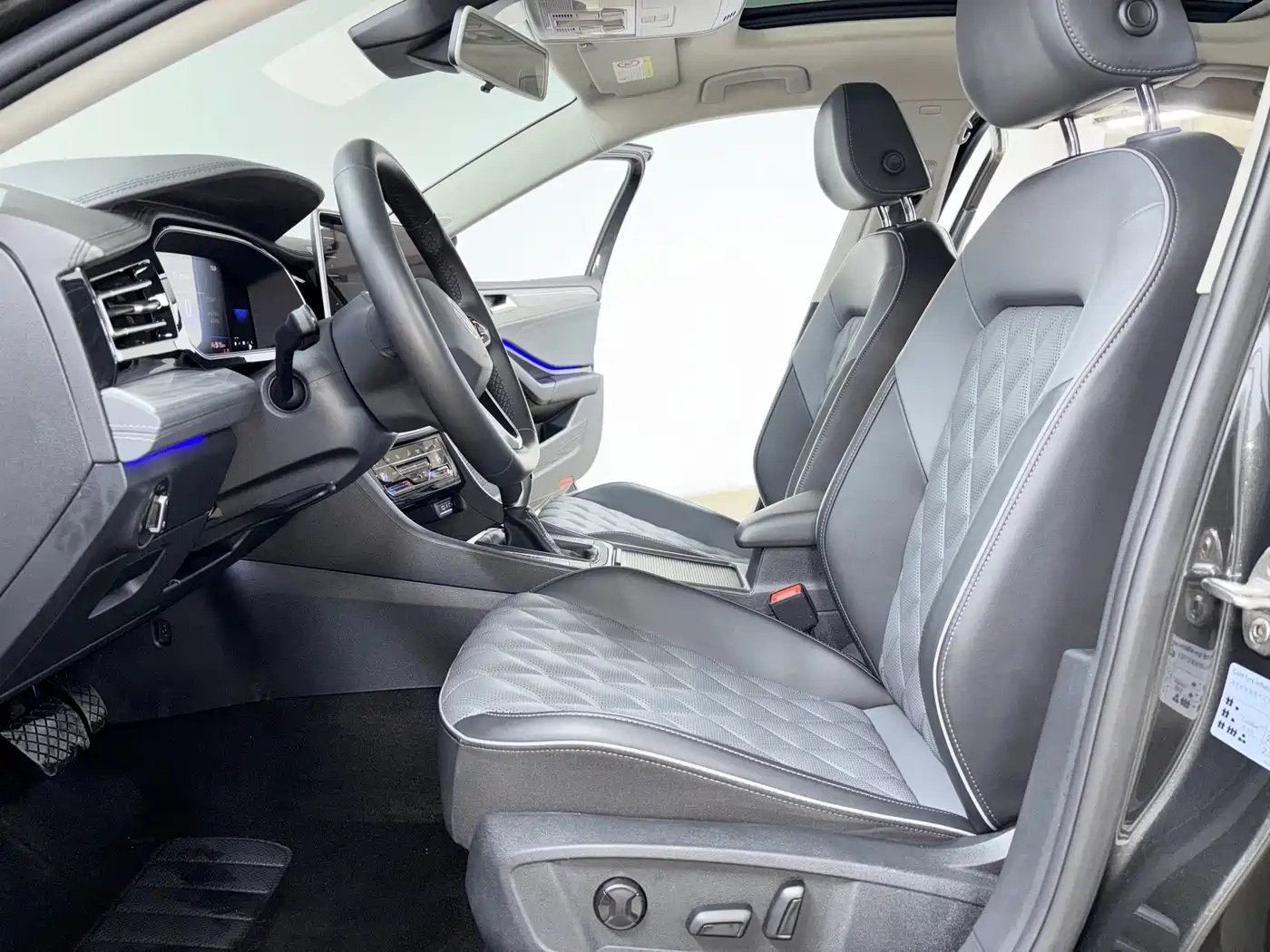 Volkswagen Sagitar 2023 Model Year 280TSI DSG Surpass Edition фото 7