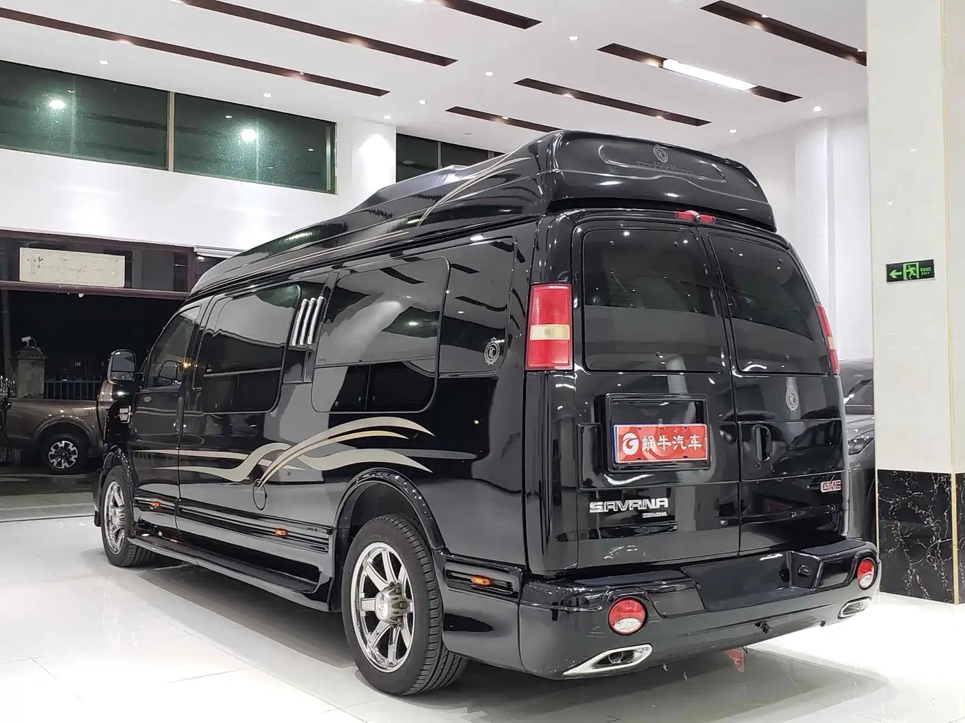 GMC Savana 2017 2014 6.0L Long Wheelbase Leader Edition