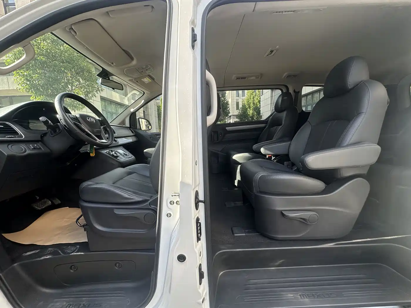 SAIC Maxus Maxus G10 2022 2.0T Auto Elite Edition Petrol 9-Seater фото 16