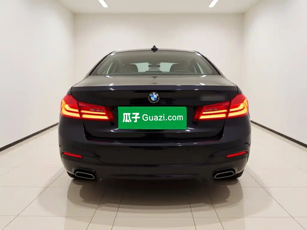 Photo 3 - BMW 5 Series