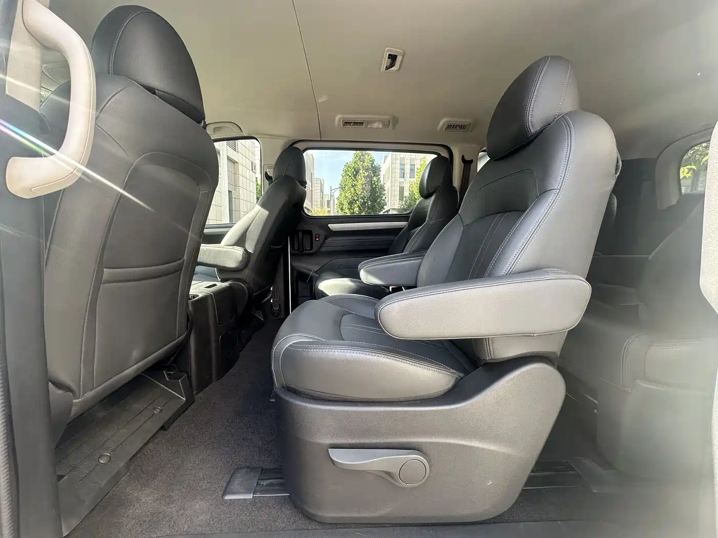 SAIC Maxus Maxus G10 2022 2.0T Auto Elite Edition Petrol 9-Seater фото 17
