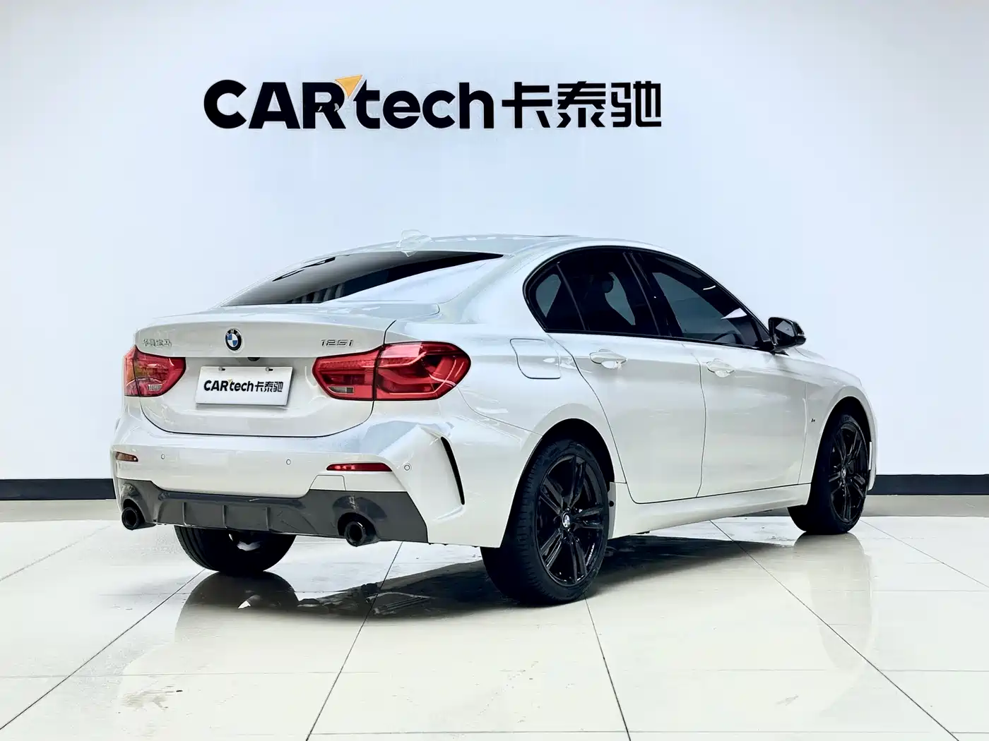 BMW 1 Series 2022 125i M Sport Shadow Edition фото 3