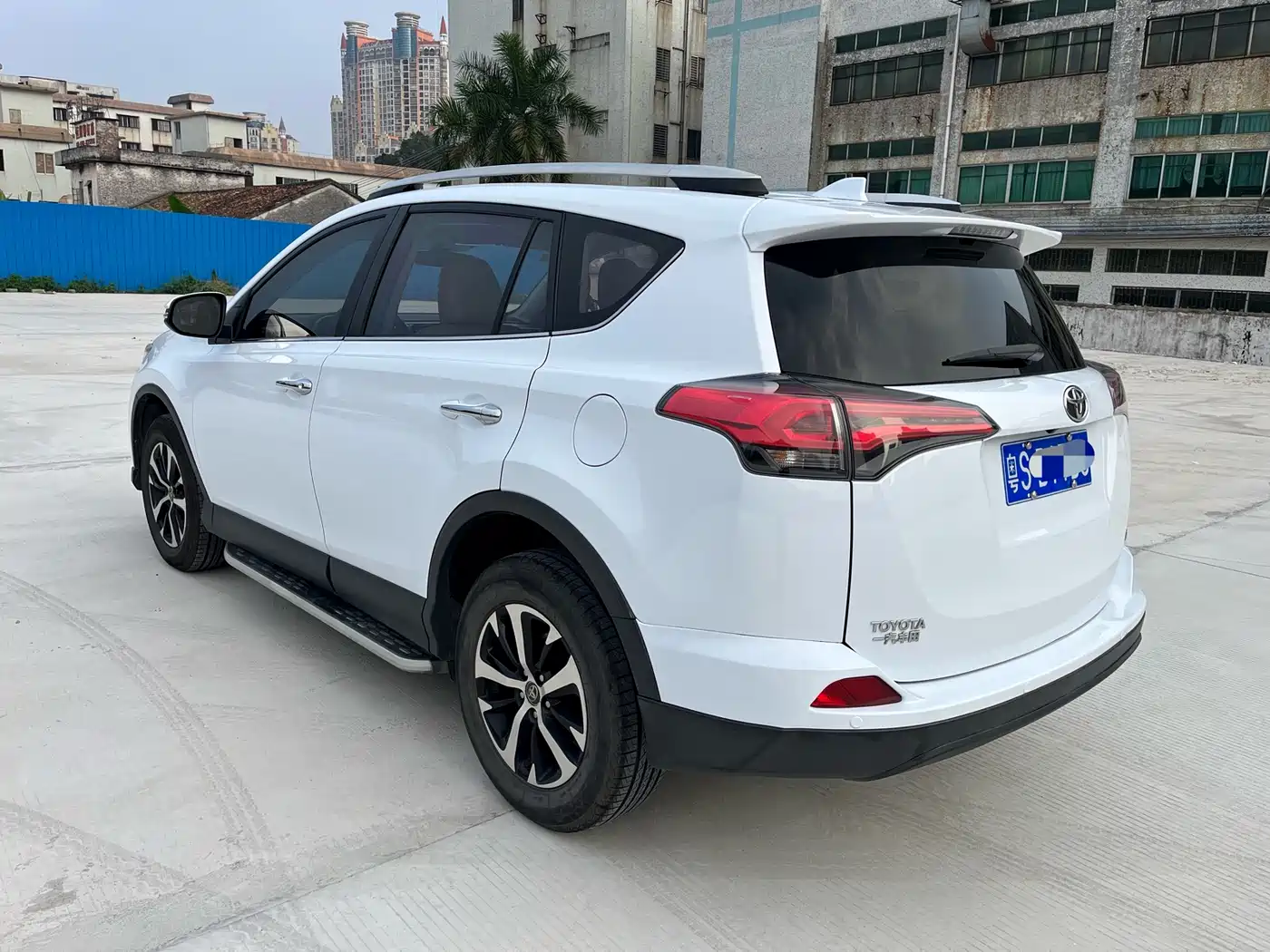 Toyota RAV4 Rongfang 2016 2.0L CVT 2WD Trend (China V) фото 5