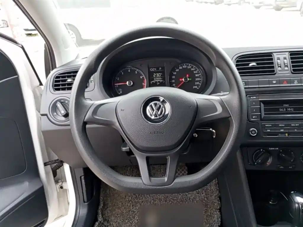 Volkswagen Polo 2018 1.5L Auto Safe Drive фото 11