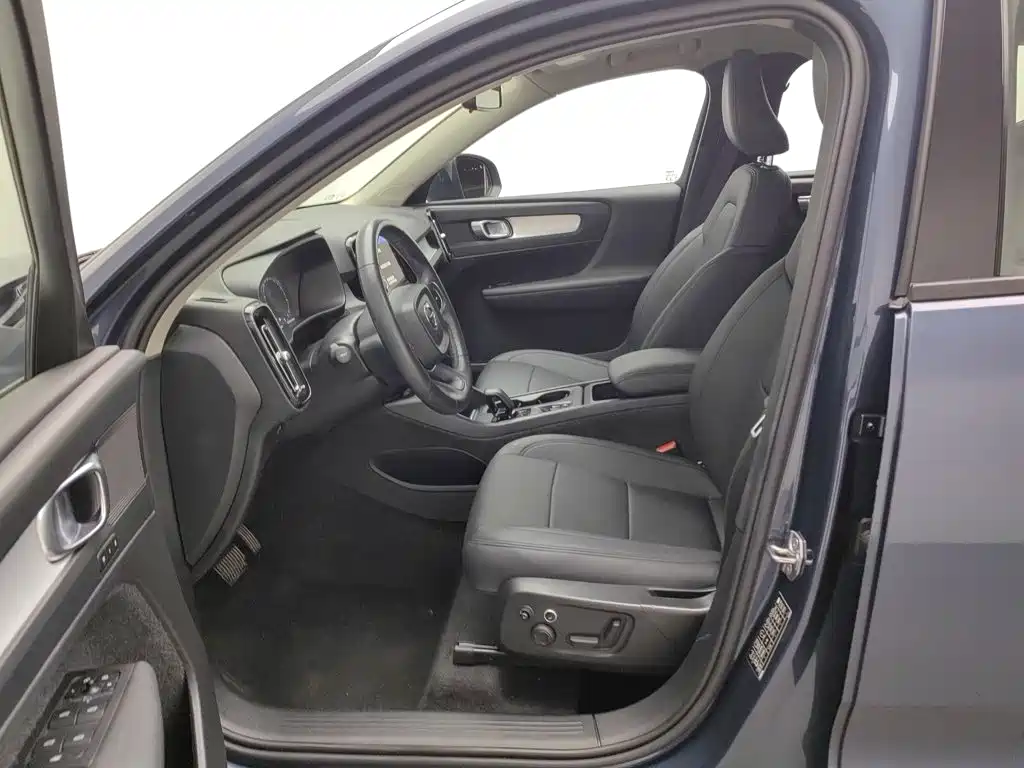 Photo 10 - Volvo XC40