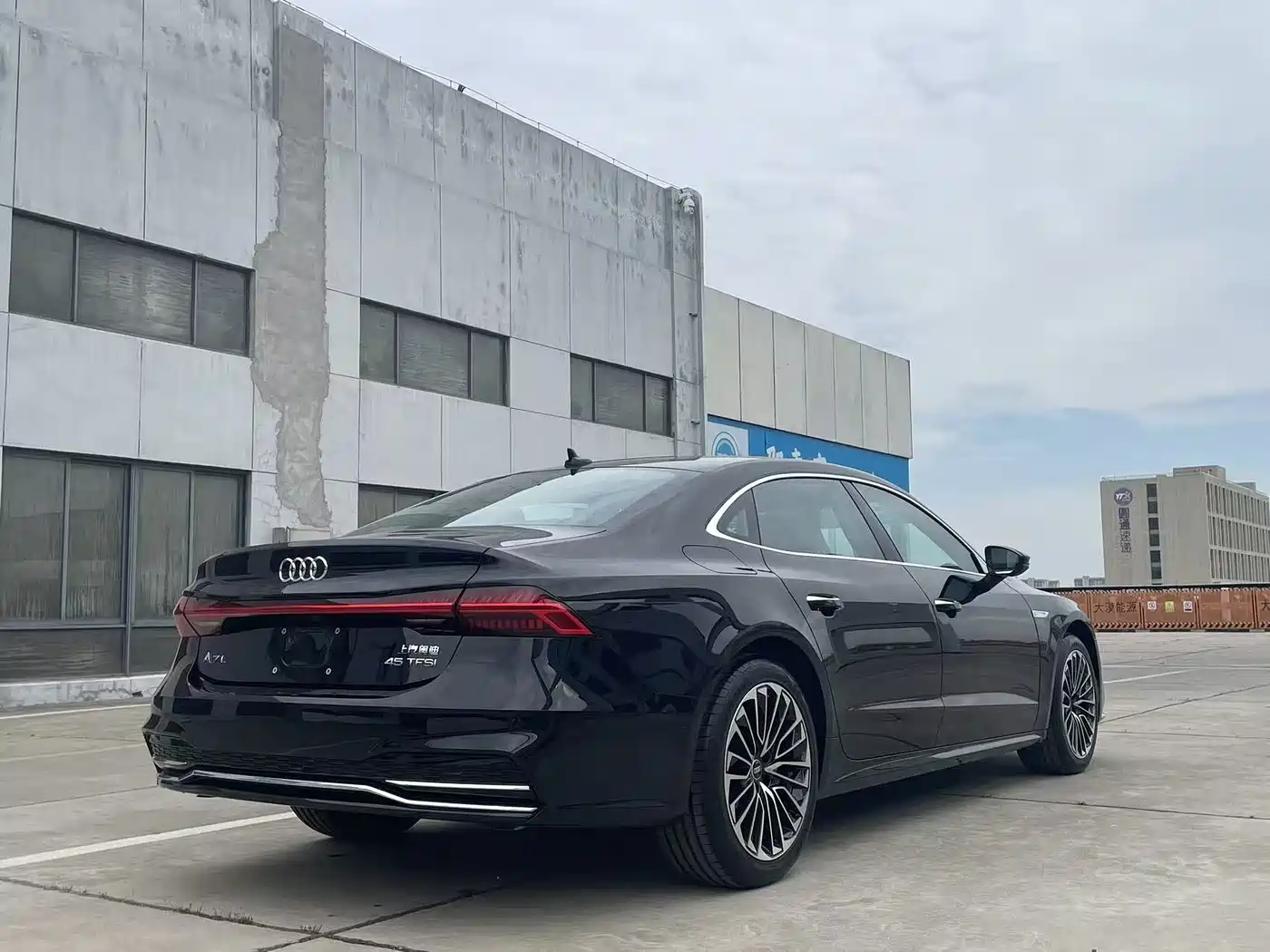 Audi A7L 2025 Model Year 45 TFSI Luxury фото 6
